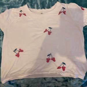 I’m selling this Disney shirt for 18$